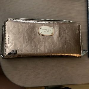 Like NEW! Michael Kors Wallet
